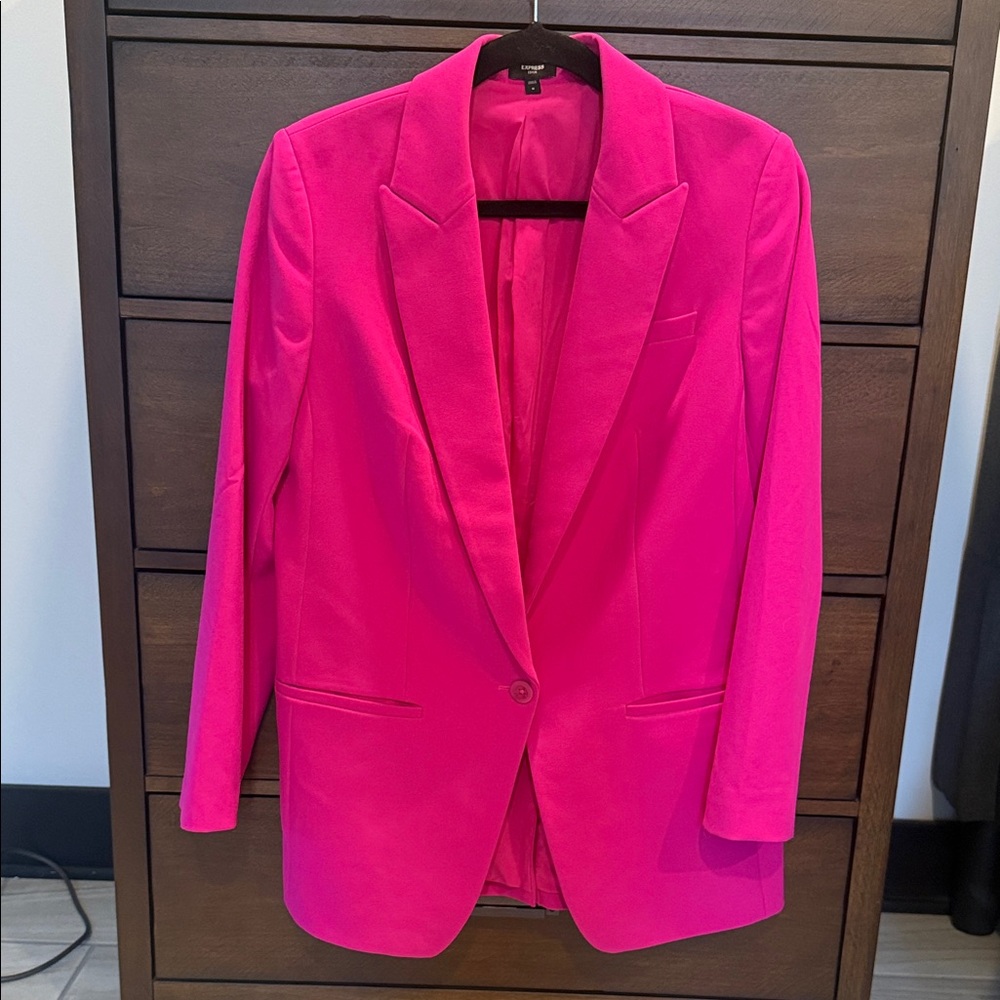 Express Editor Women's Bright Pink Blazer Sz M and matching Pants Sz 6P